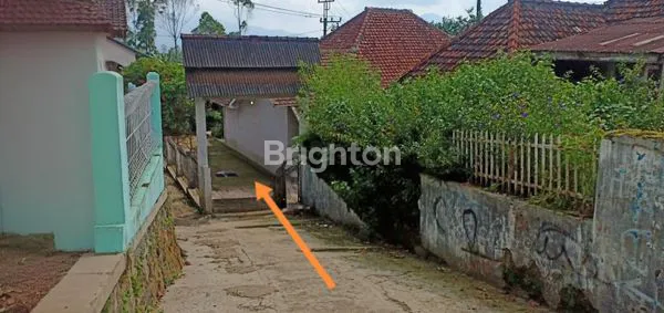 TANAH DAN BANGUNAN RUMAH DI PENGALENGAN, JAWA BARAT