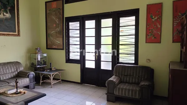 image  RUMAH KUNO KOMERSIEL AREA DEKAT DENGAN RESTO (2)