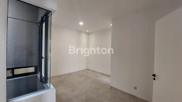 image RUMAH 2LT DI RAYA KUTISARI INDAH (7)