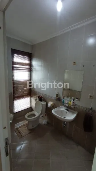 image RUMAH MODERN MINIMALIS 2LT DI CLUSTER KOTA WISATA (2)