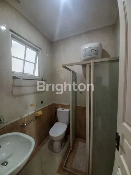 image RUMAH MEWAH DI KOMPLEK CITRA GARDEN MEDAN (3)