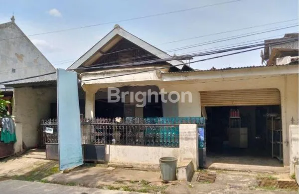 LOKASI STRATEGIS TIDAK JAUH DARI JALAN RAYA UTAMA,RUMAH 1 1/2 LANTAI COCOK UNTUK TEMPAT USAHA DIPERUMAHAN PTSC,NAROGONG, CILEUNGSI, BOGOR,JAWA BARAT