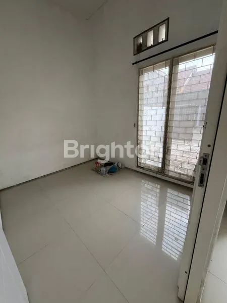 image DIJUAL RUMAH SIAP HUNI DI TAMAN REGENCY GRESIK (3)