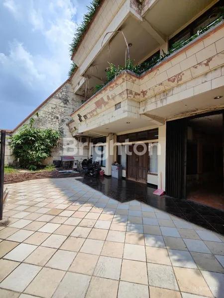 image RUMAH PUSAT KOTA SURABAYA EX HOME INDUSTRI DI PETEMON SIDOMULYO, RUMAH DENGAN GUDANG LUAS DAN COCOK UNTUK USAHA. (7)