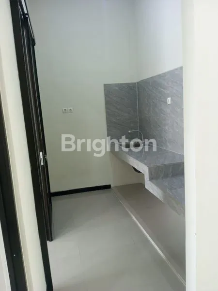 image RUMAH BARU 2 LANTAI DI SEMAMPIR, SANGAT STRATEGIS, 300 METER DARI JALAN MERR (6)