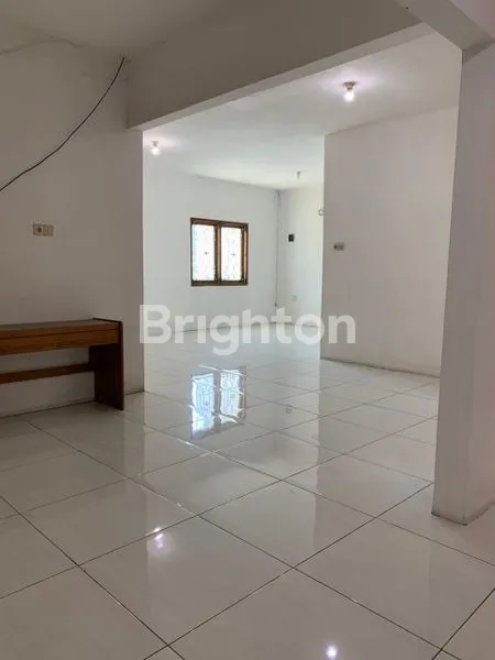 image RUMAH 2 LANTAI, SANGAT STRATEGIS UNTUK USAHA APAPUN, DEKAT DENGAN BANK DAN SUPERMARKET (3)