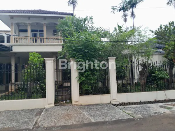 RUMAH MEWAH 2 LANTAI JAKASAMPURNA BEKASI, 6 KT + 1 KAMAR PEMBANTU, LUAS 331M2, SHM