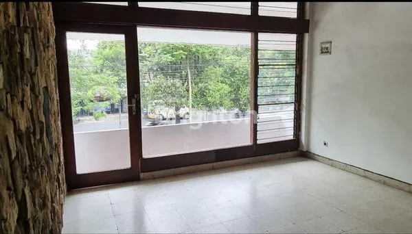 image RUMAH HOOK 2LANTAI, AREA TENGAH KOTA MALANG (2)