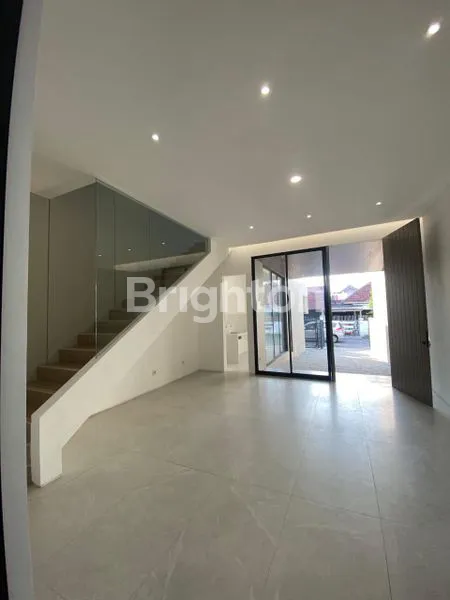 image GRESS BARU RUMAH 2LANTAI MODERN MINIMALIS MANYAR TIRTOASRI SURABAYA SIAP HUNI (3)