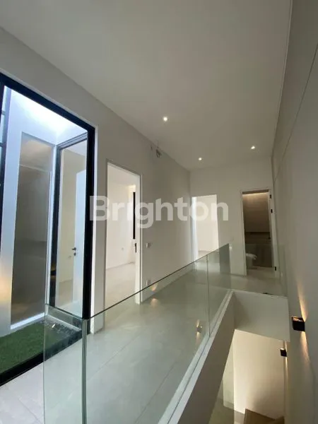 image GRESS BARU RUMAH 2LANTAI MODERN MINIMALIS MANYAR TIRTOASRI SURABAYA SIAP HUNI (5)