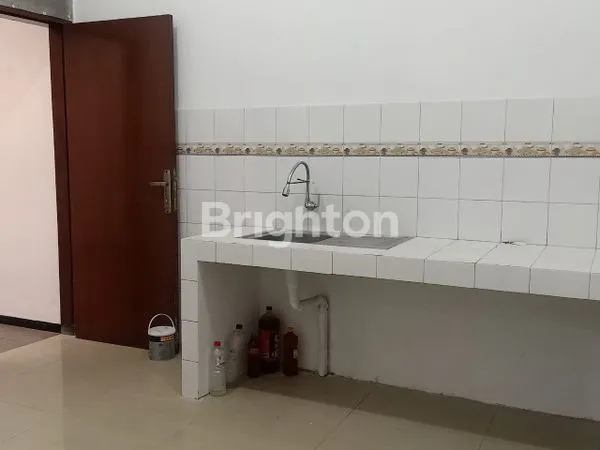 image RUMAH MANYAR 1 LANTAI LUAS BAGUS SIAP HUNI BARU DICAT ULANG DEKAT MERR GALAXY MALL, TENGAH KOTA, NGINDEN, KLAMPIS, DHARMAHUSADA, KERTAJAYA, GUBENG, NGAGEL, BRATANG (4)