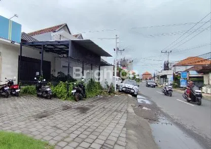 EX RESTO DI RENON ARAH SANUR, LENGKAP DENGN ISINYA