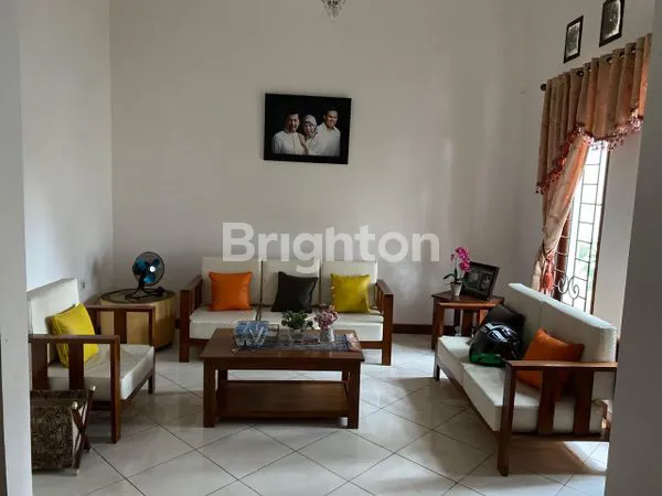 image RUMAH BAGUS DAN BESAR 2 LANTAI TERAWAT RAPI SIAP HUNI JAKARTA BARAT DEKAT DENGAN AKSES FASILITAS UMUM (2)