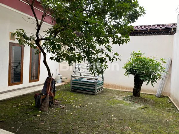 image RUMAH BAGUS DAN BESAR 2 LANTAI TERAWAT RAPI SIAP HUNI JAKARTA BARAT DEKAT DENGAN AKSES FASILITAS UMUM (8)