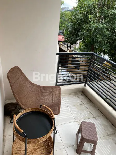 image RUMAH BAGUS DAN BESAR 2 LANTAI TERAWAT RAPI SIAP HUNI JAKARTA BARAT DEKAT DENGAN AKSES FASILITAS UMUM (6)