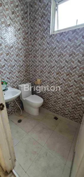 image RUKO 3 LANTAI HADAP JALAN RAYA BOULEVARD GADING SERPONG  (3)