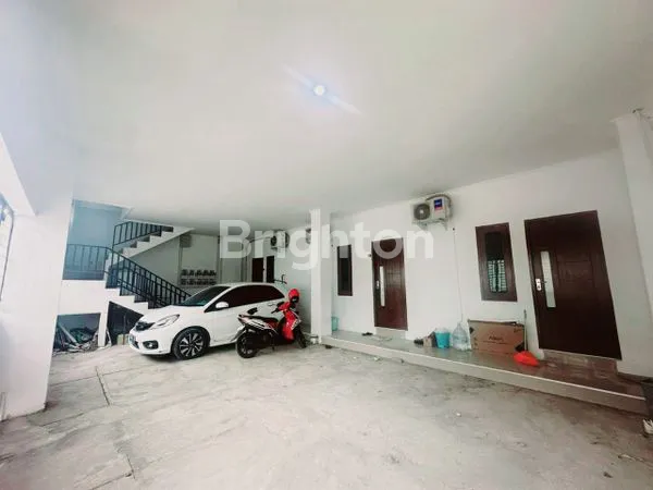 KOST EXCLUSIVE 2 LANTAI BATURAN COLOMADU