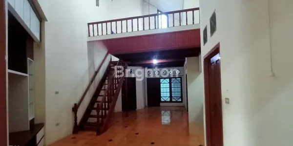image RUMAH MEWAH BULATAN 410M2 DEKAT SUDIRMAN PEKANBARU (2)