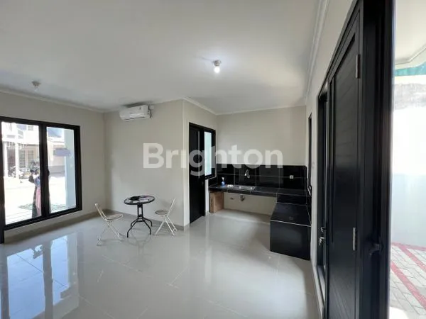 image RUMAH IDEAL 2 LANTAI TINGGAL MASUK BAWA KOPER DI CLUSTER KOTA WISATA CIBUBUR (2)