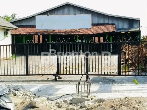 RUMAH STRATEGIS DI PUSAT KEDIRI, COCOK UNTUK BERAGAM KEBUTUHAN!