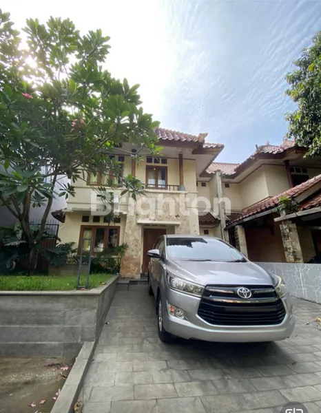 image RUMAH ASRI DESIGN BALI DALAM KOMPLEK ELITE BALI VIEW CIRENDEU TANGERANG SELATAN (1)