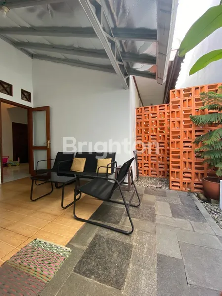 image RUMAH ASRI DESIGN BALI DALAM KOMPLEK ELITE BALI VIEW CIRENDEU TANGERANG SELATAN (3)