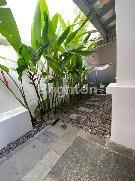 image RUMAH ASRI DESIGN BALI DALAM KOMPLEK ELITE BALI VIEW CIRENDEU TANGERANG SELATAN (5)