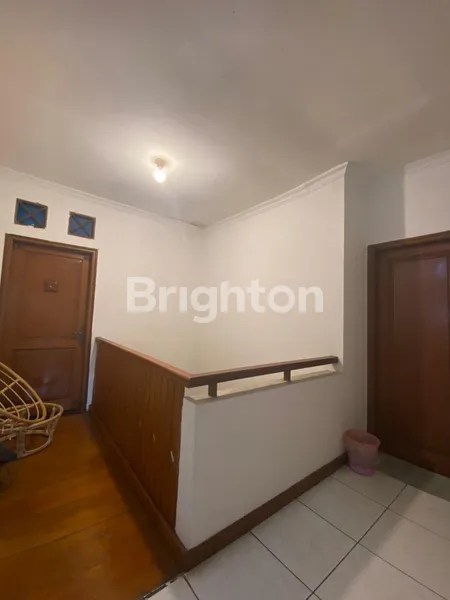 image RUMAH ASRI DESIGN BALI DALAM KOMPLEK ELITE BALI VIEW CIRENDEU TANGERANG SELATAN (7)