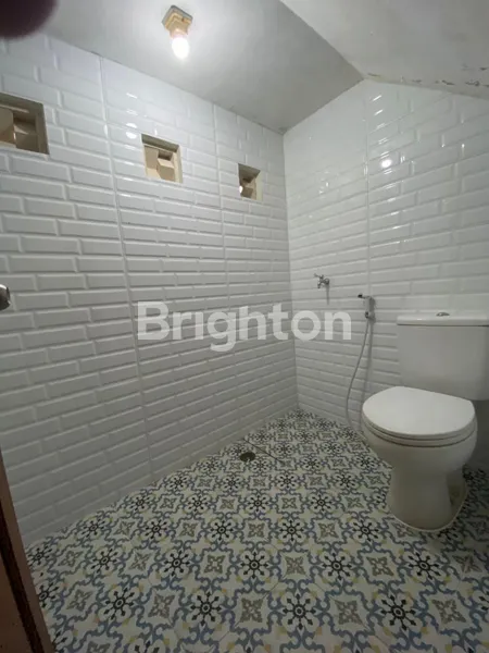 image RUMAH ASRI DESIGN BALI DALAM KOMPLEK ELITE BALI VIEW CIRENDEU TANGERANG SELATAN (8)