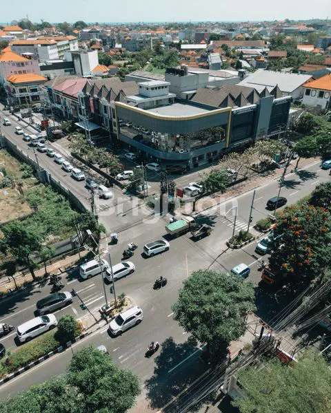 image RUKO LUAS HOOK 4 LANTAI DIKAWASAN BISNIS NIAGA PREMIUM JALAN SUNSET ROAD KUTA (8)