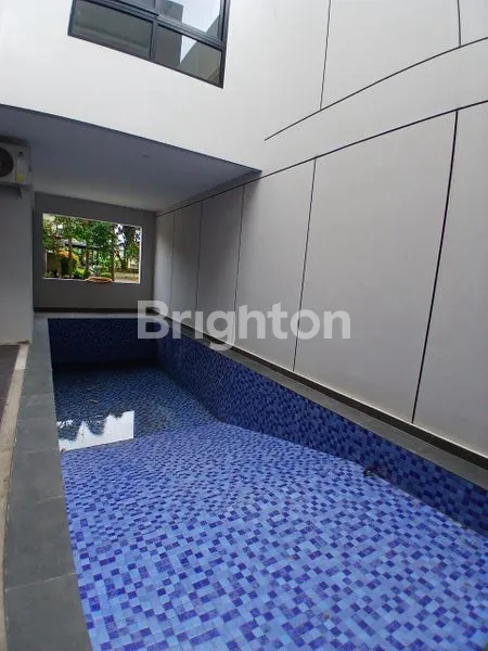 image RUMAH 3 LANTAI MEWAH CANTIK POSISI HOEK BARU SELESAI DIBANGUN DENGAN KOLAM RENANG PRIBADI (6)
