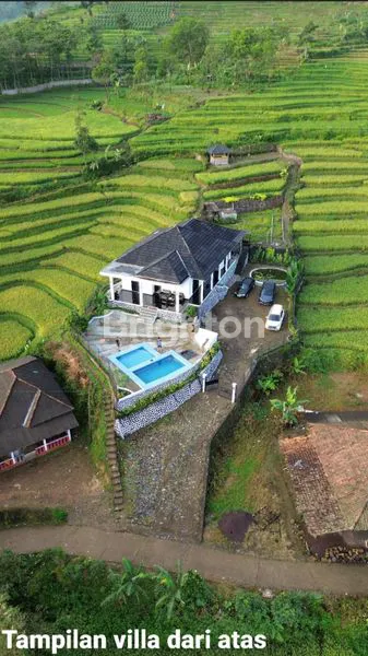image VILLA DI TENGAH SAWAH YANG MODERN (2)