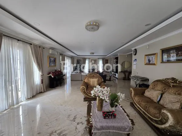 image RUMAH MEWAH DAN BAGUS DI TAMAN BEVERLY GOLF (5)