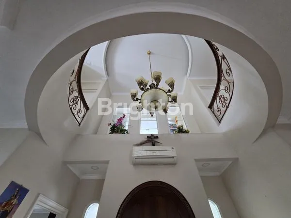 image RUMAH MEWAH DAN BAGUS DI TAMAN BEVERLY GOLF (8)