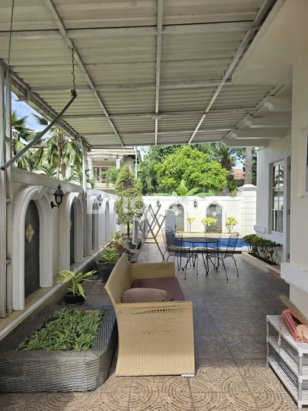 image RUMAH MEWAH DAN BAGUS DI TAMAN BEVERLY GOLF (4)