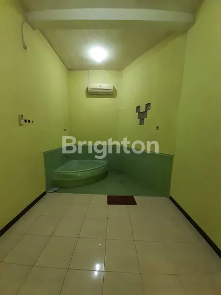 image DIJUAL CEPAT RUMAH 2,5 LANTAI DI SURABAYA PUSAT (2)