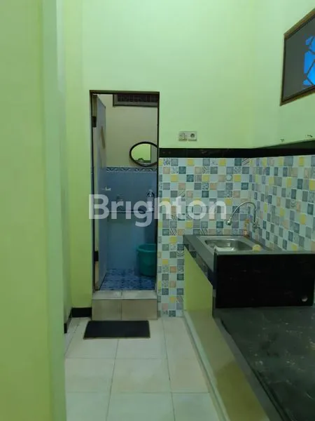 image DIJUAL CEPAT RUMAH 2,5 LANTAI DI SURABAYA PUSAT (3)