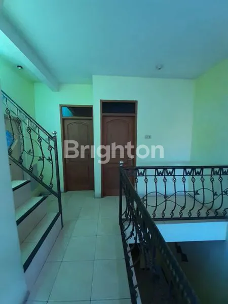 image DIJUAL CEPAT RUMAH 2,5 LANTAI DI SURABAYA PUSAT (4)
