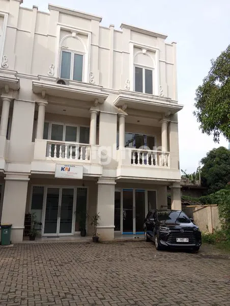 image CLUSTER RUKO CASA DE LUCIA SERPONG (1)