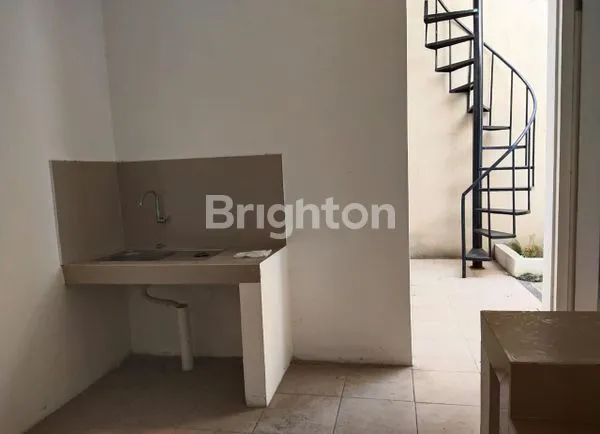 image RUMAH HADAP SELATAN SIAP HUNI SETIAP KAMAR ADA AC WONOREJO RUNGKUT (3)