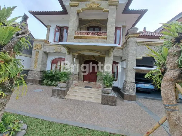 image RUMAH MEWAH 2 LANTAI DI PUSAT KOTA RENON DENPASAR HADAP UTARA (3)