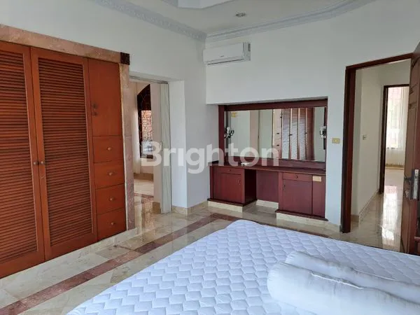 image RUMAH MEWAH 2 LANTAI DI PUSAT KOTA RENON DENPASAR HADAP UTARA (7)