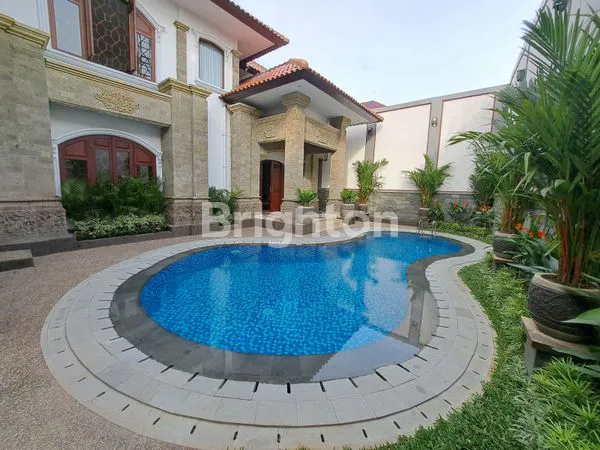 image RUMAH MEWAH 2 LANTAI DI PUSAT KOTA RENON DENPASAR HADAP UTARA (5)