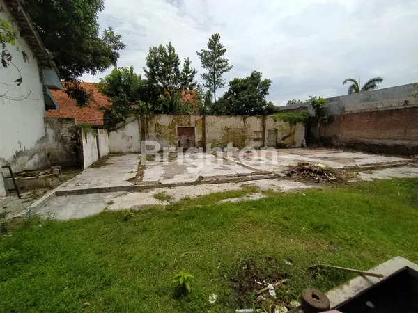 image RUMAH PUSAT KOTA JOMBANG LUAS PINGGIR JALAN BESAR DEKAT RINGIN CONTHONG (3)