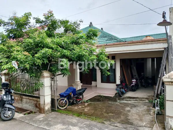 image RUMAH DIJUAL DENGAN TANAH LUAS JALAN ABDUL WAHAB SAHRANIE SAMARINDA (2)