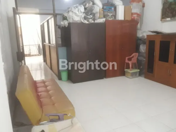 image RUKO 3 LANTAI TERAWAT AREA PERTOKOAN  (7)