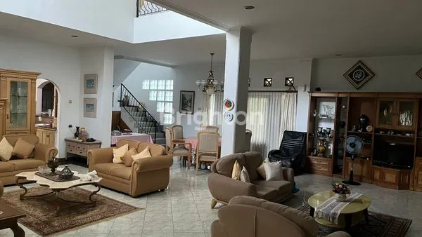 image RUMAH HALAMAN LUAS (7)