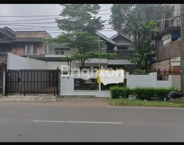 image RUMAH 2 LANTAI DENGAN LOKASI YANG STRATEGIS BISA UNTUK TEMPAT TINGGAL DAN USAHA DI BINTARO, JAKARTA SELATAN (1)