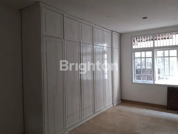 image RUMAH 2 LANTAI DENGAN LOKASI YANG STRATEGIS BISA UNTUK TEMPAT TINGGAL DAN USAHA DI BINTARO, JAKARTA SELATAN (3)
