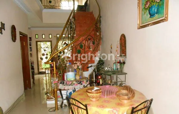 image DIJUAL RUMAH 2 LANTAI LOKASI DI JAKSEL (4)